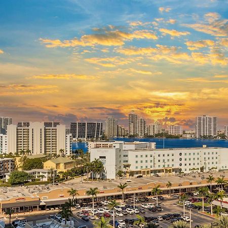 Hotel Deluxe Studio Balcony Bay View Amazing Pool Sunny Isles Beach Exterior foto