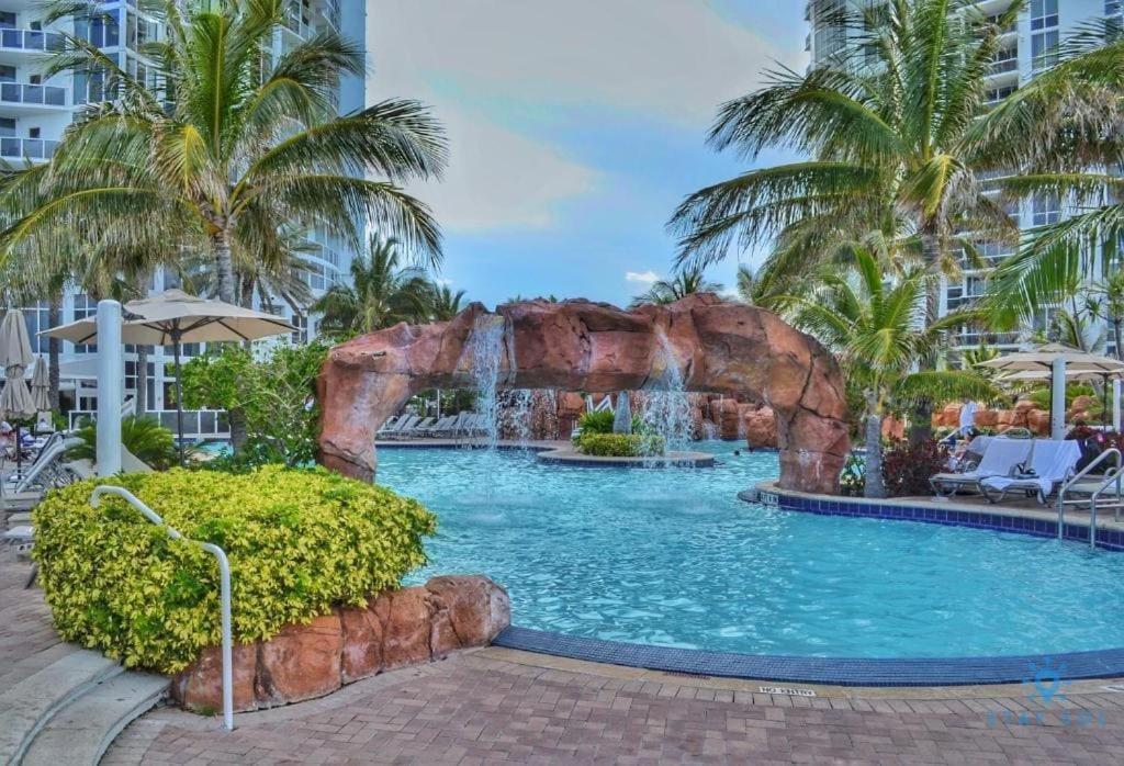 Hotel Deluxe Studio Balcony Bay View Amazing Pool Sunny Isles Beach Exterior foto