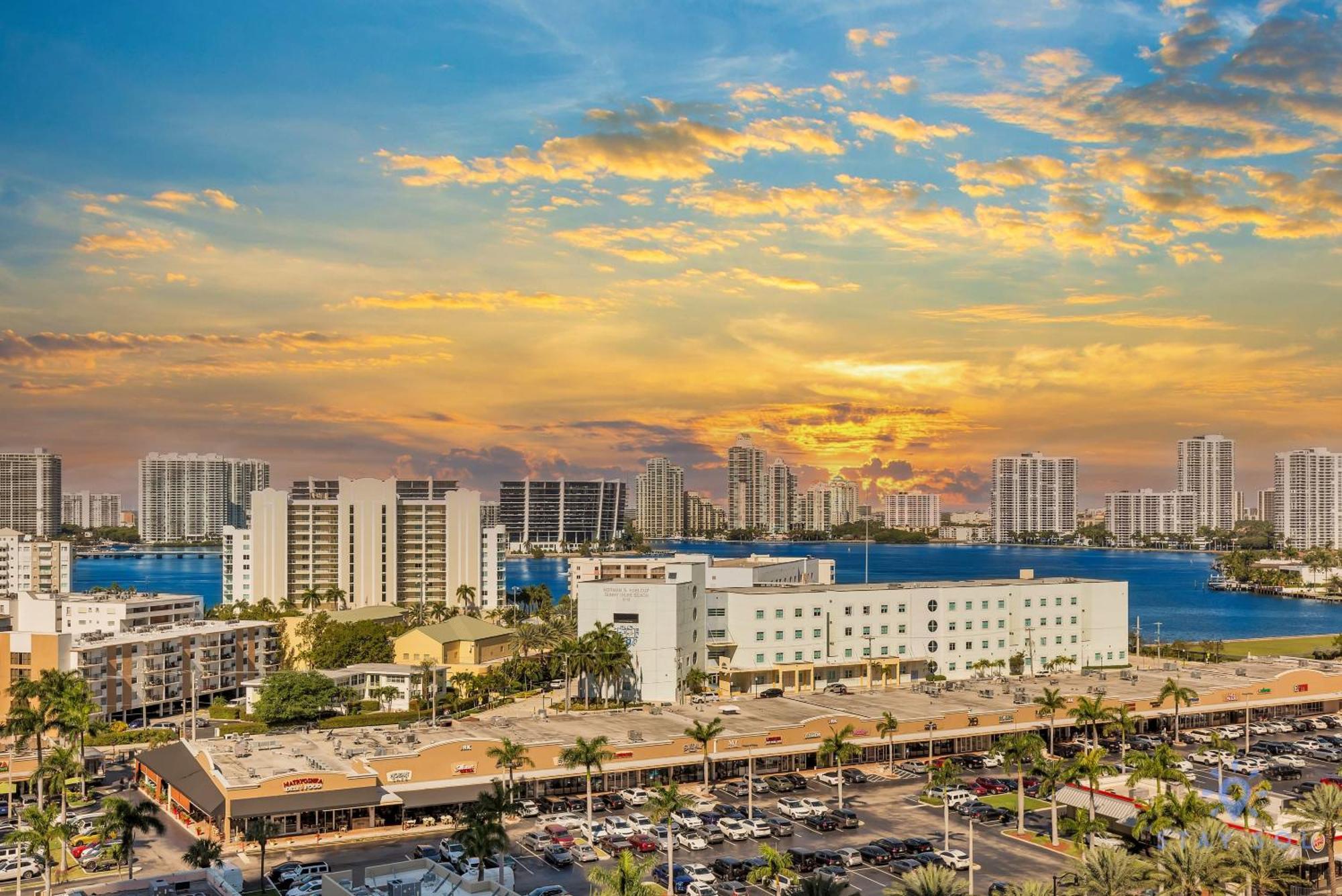 Hotel Deluxe Studio Balcony Bay View Amazing Pool Sunny Isles Beach Exterior foto