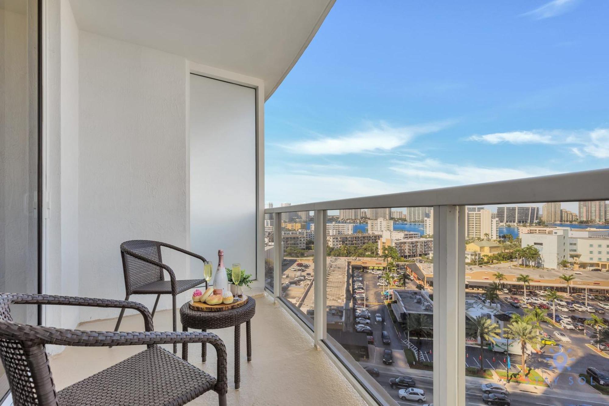 Hotel Deluxe Studio Balcony Bay View Amazing Pool Sunny Isles Beach Exterior foto